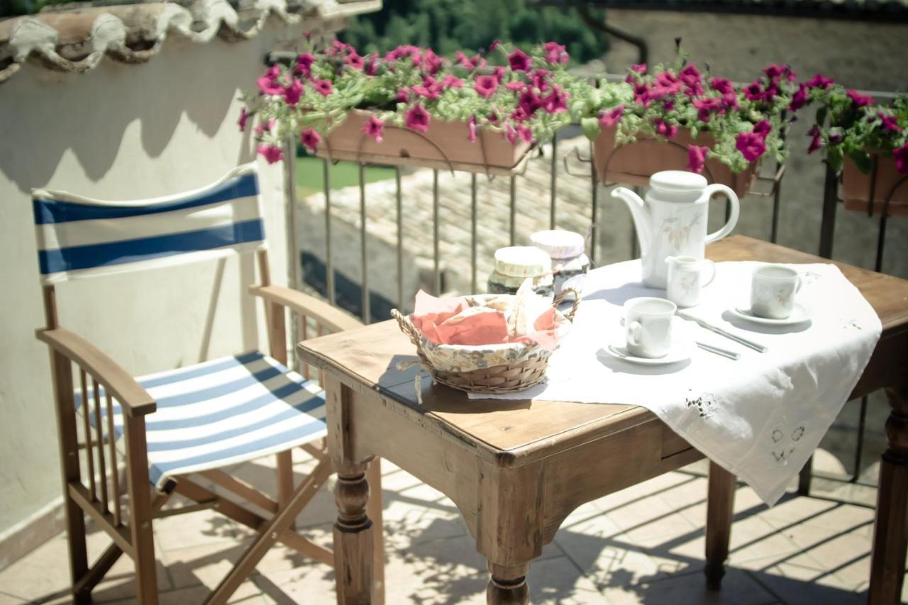 Borgo San Valentino Aparthotel Arrone Екстериор снимка