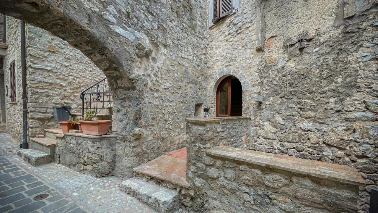 Borgo San Valentino Aparthotel Arrone Екстериор снимка