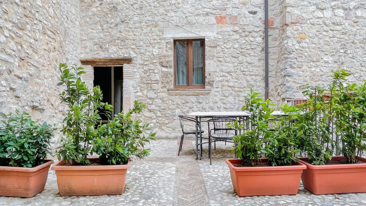 Borgo San Valentino Aparthotel Arrone Екстериор снимка