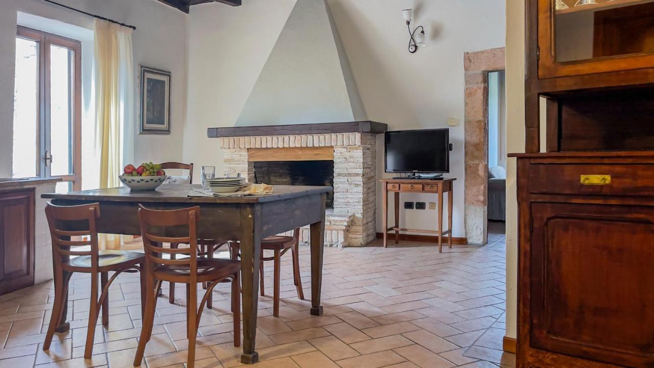 Borgo San Valentino Aparthotel Arrone Екстериор снимка
