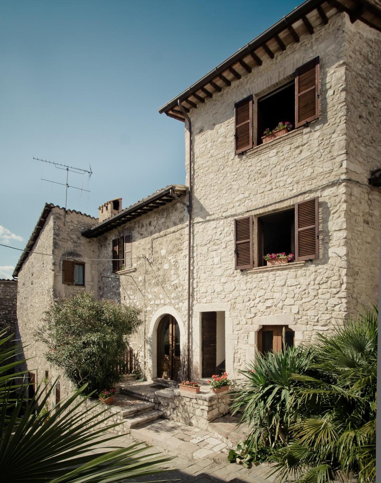 Borgo San Valentino Aparthotel Arrone Екстериор снимка