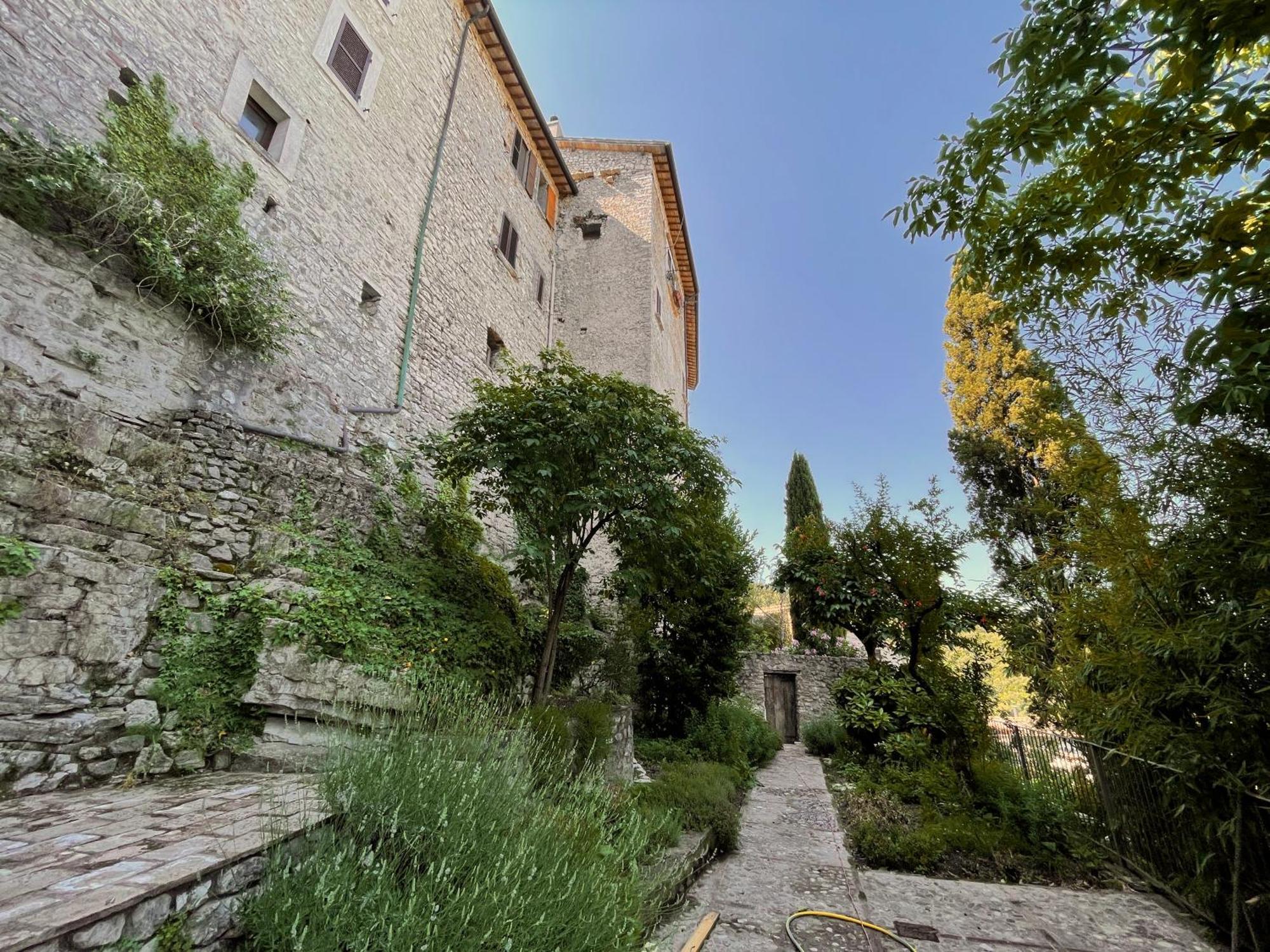 Borgo San Valentino Aparthotel Arrone Екстериор снимка