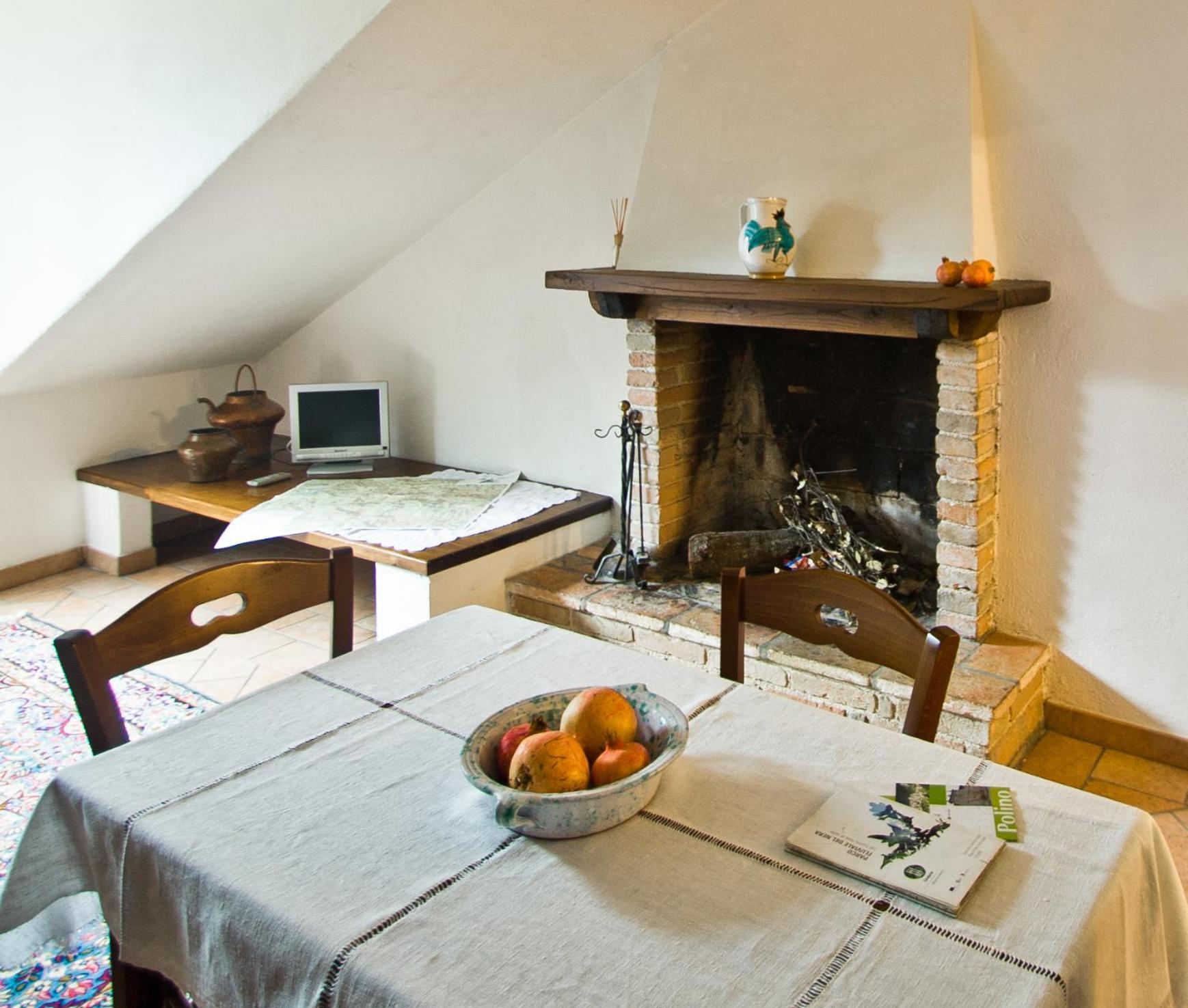 Borgo San Valentino Aparthotel Arrone Екстериор снимка