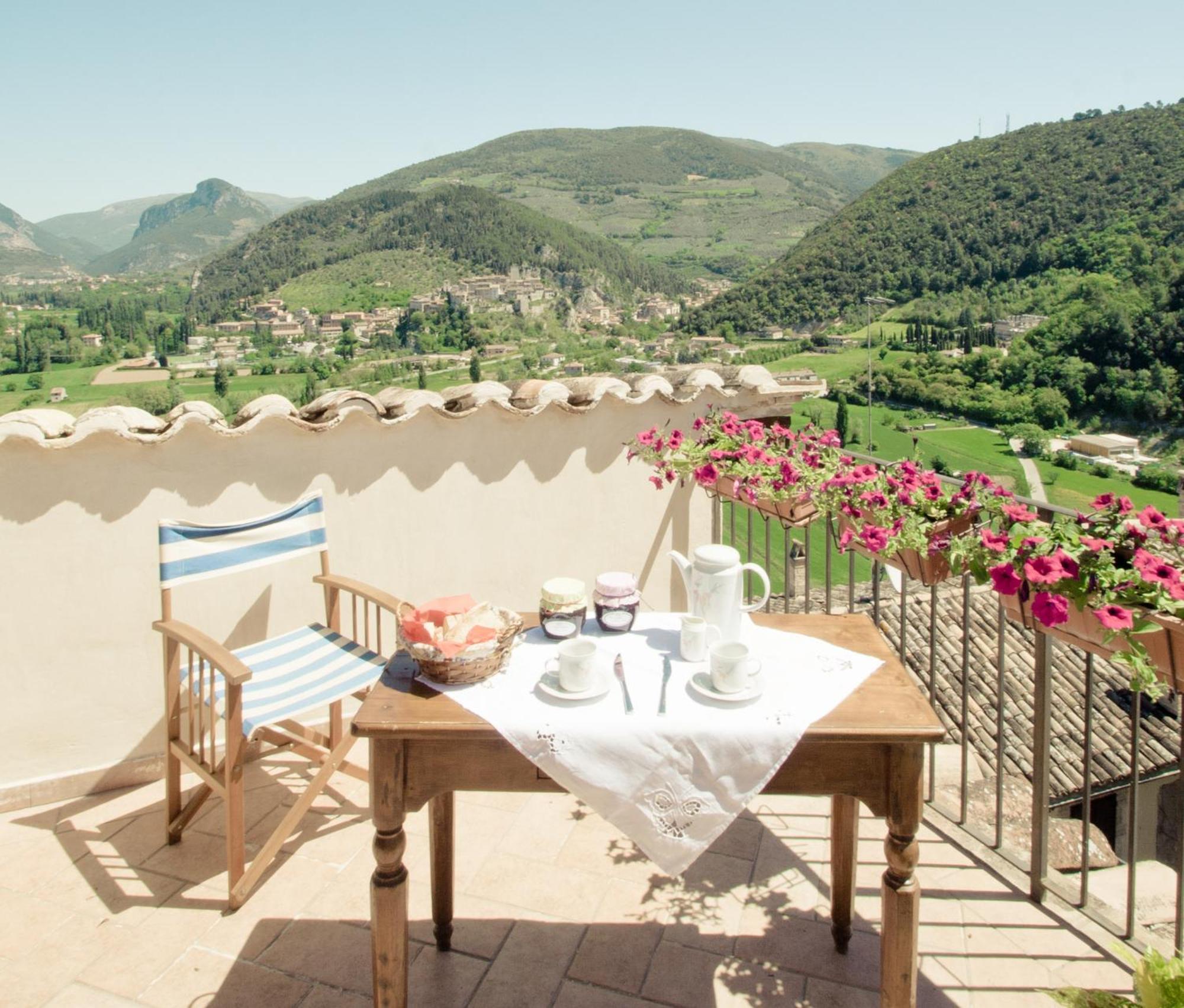 Borgo San Valentino Aparthotel Arrone Екстериор снимка